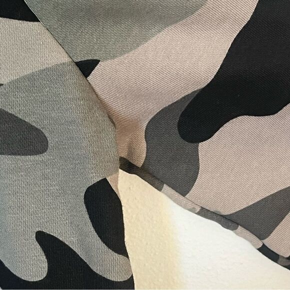 Cynthia Rowley Camo Sweatshirt Green Black Size Small - Picture 9 of 10